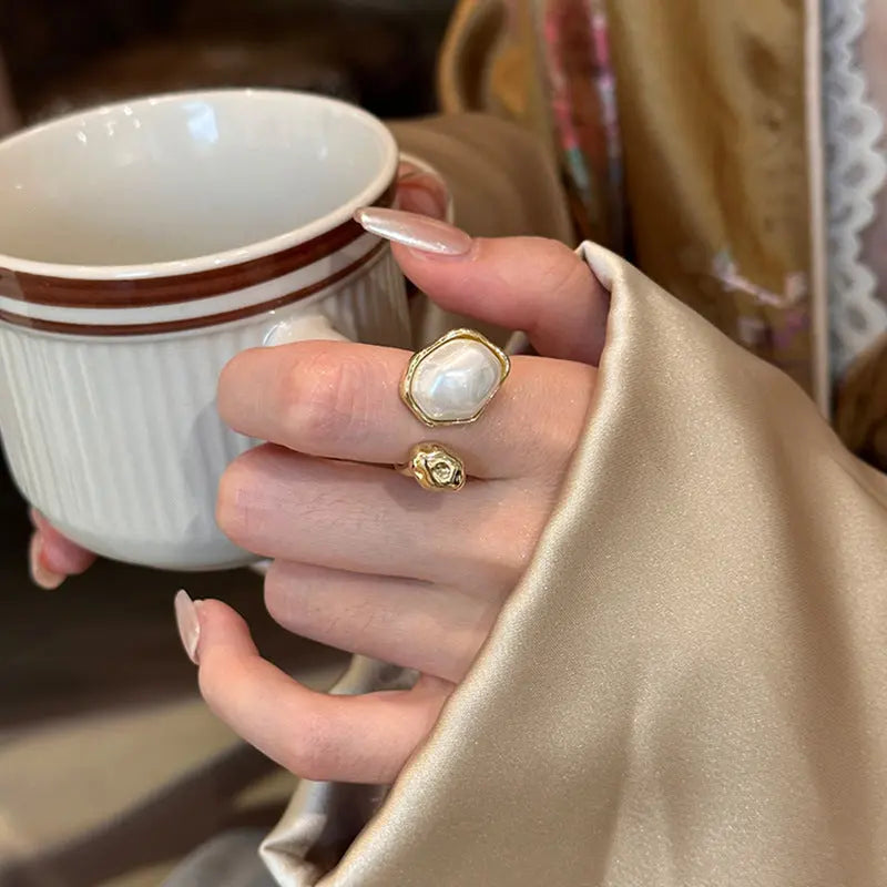 Special-interest Design Light Luxury High-grade Sense Switchable Index Finger Ring - Norellé