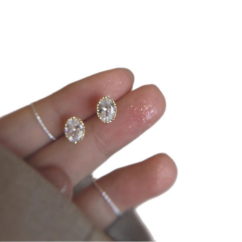 Gentle And Versatile Temperament Commuting Earrings - Norellé