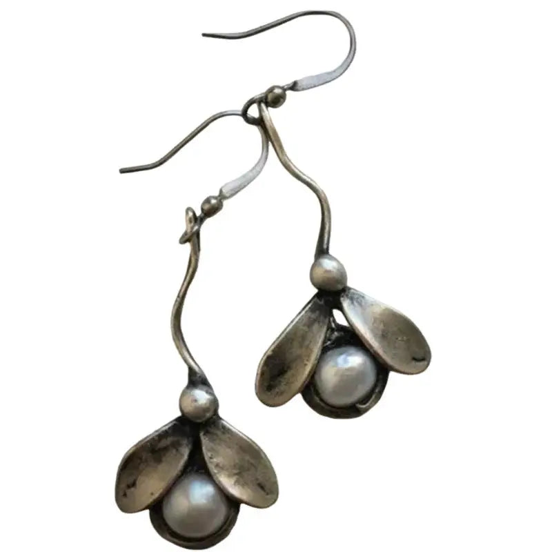Cross-border Retro Petals Pearl-studded Earrings - Norellé