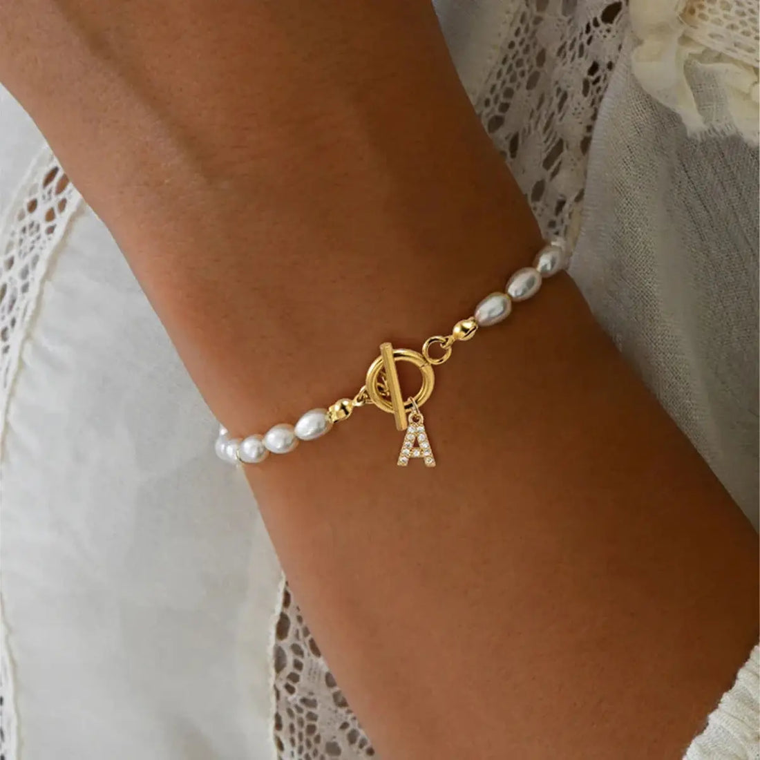 Retro Minimalist Style Pearl 26 Letter Bracelet For Women - Norellé