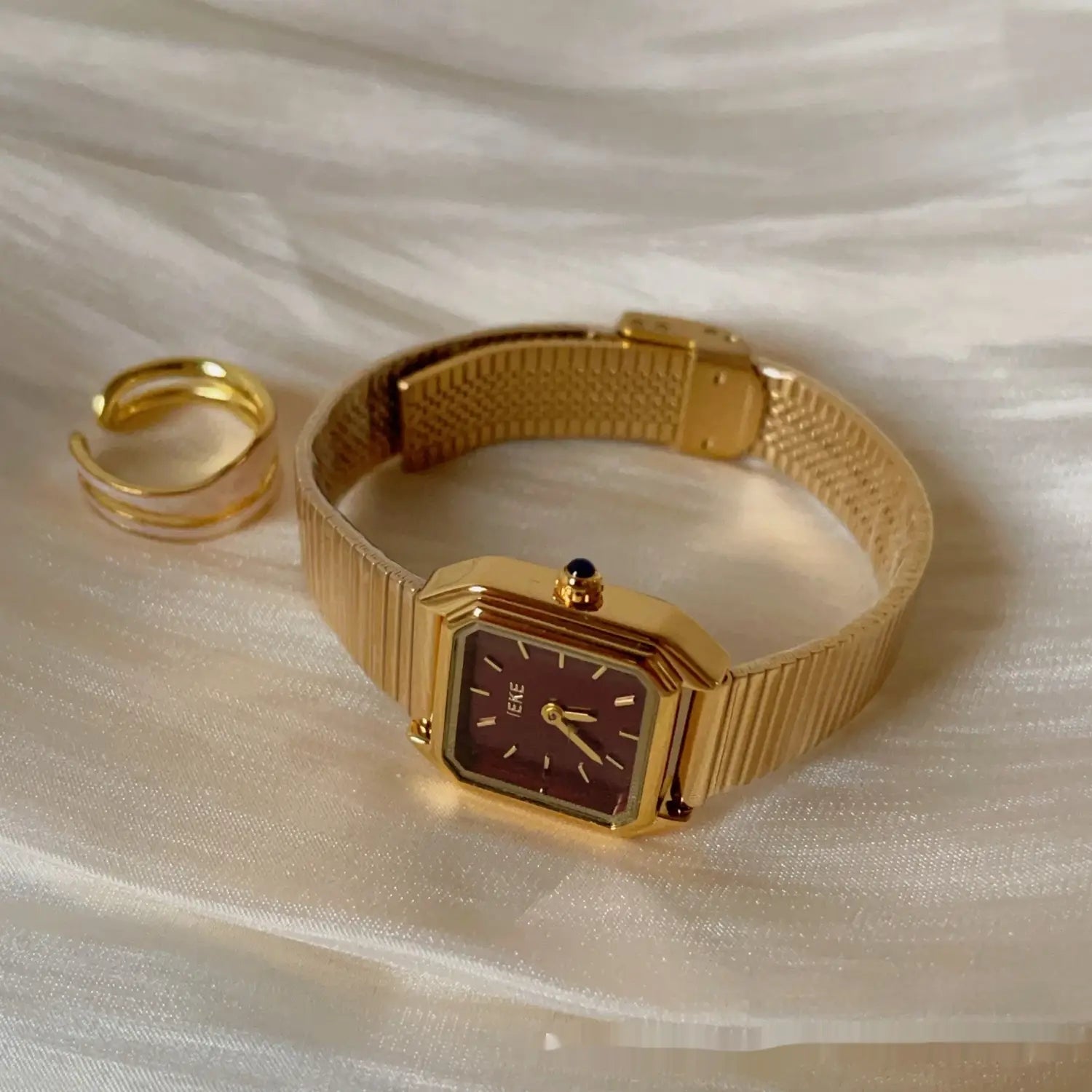 Retro Ankela Red Series Chain Watch Women