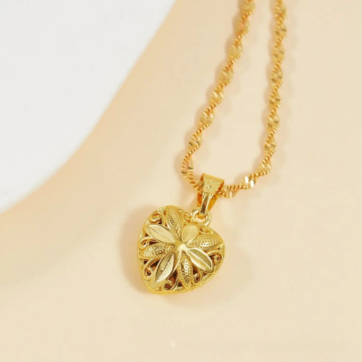 Heart-shaped Necklace Hollow Chicken Hearts