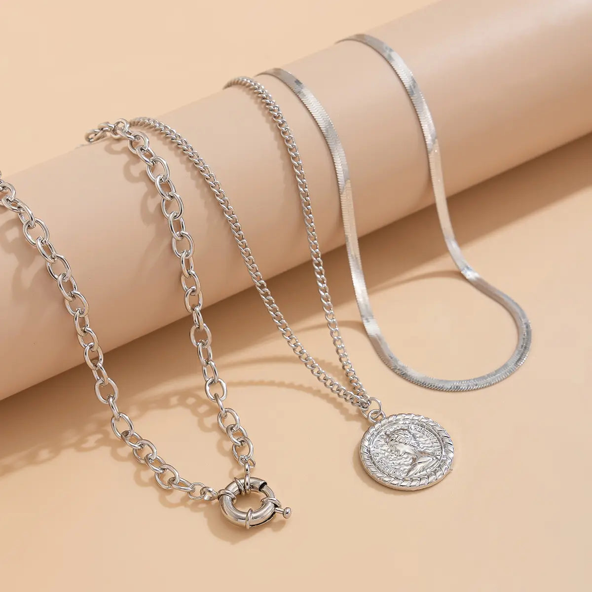 Vintage Ins Portrait Pendant Necklace Suit