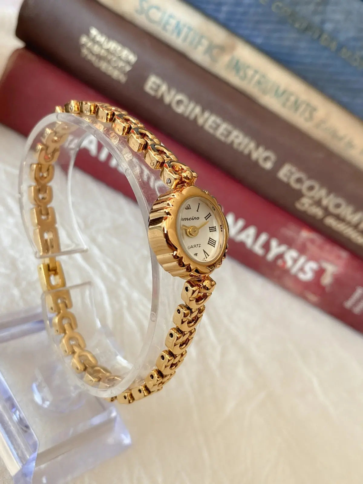 Casual Retro Bracelet Quartz Women's Watch - Norellé