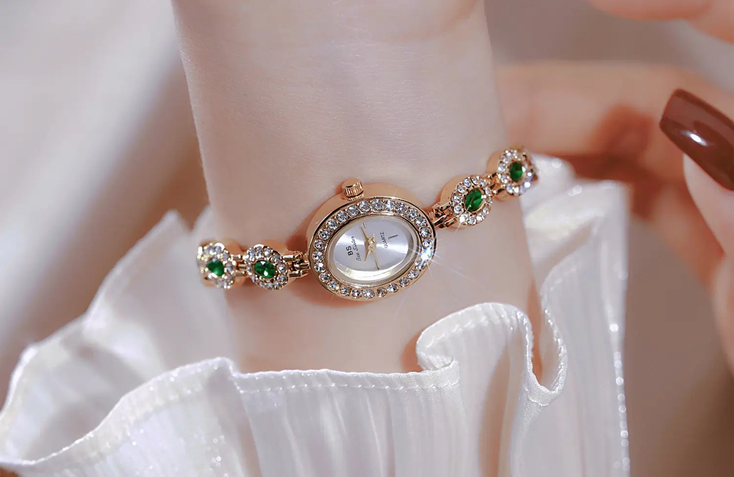 Mid-ancient Fashion Oval Colored Gems Rainbow Watch