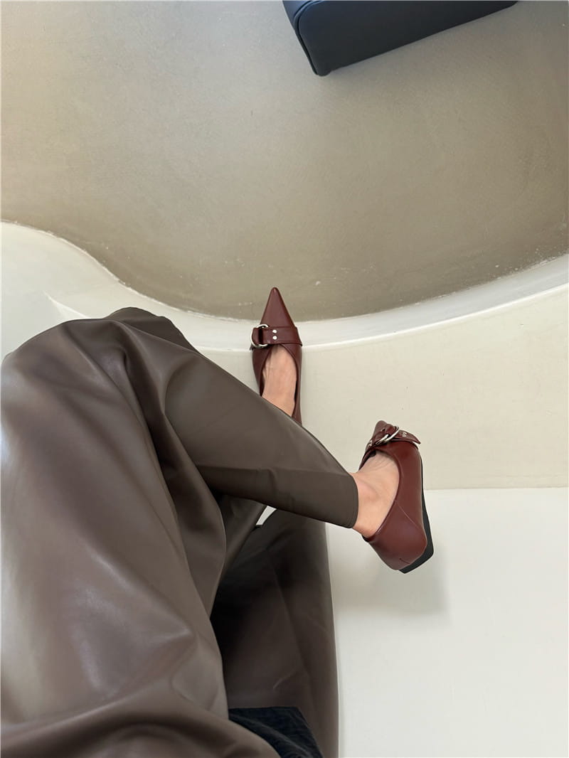 Metal Belt Buckle French Pointed Flat Bottom Pumps