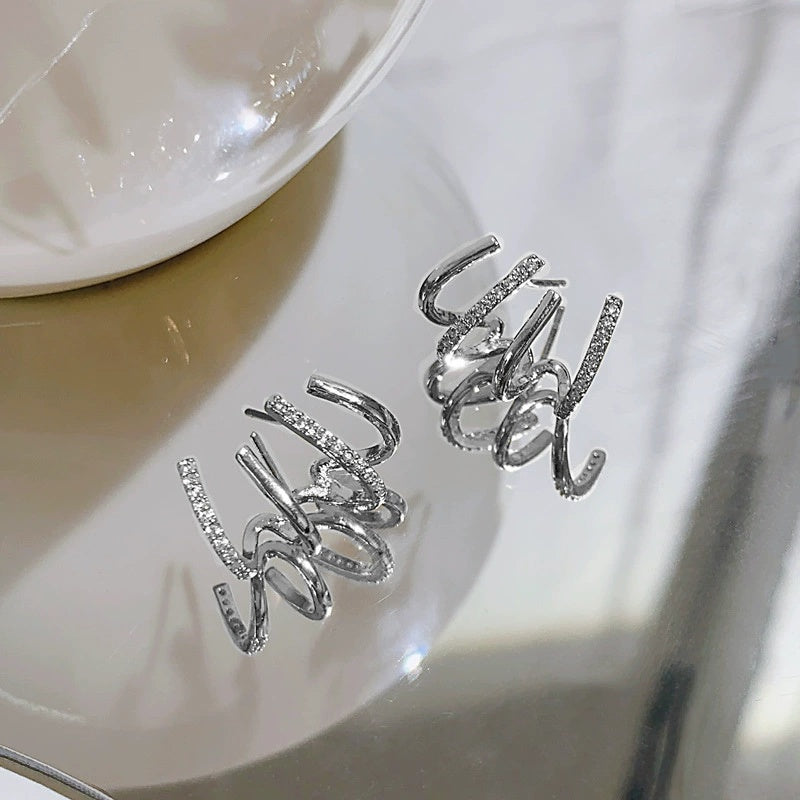 Women's Niche Design Internet Celebrity Fashion Four-claw Earrings Birthday Gift - Norellé