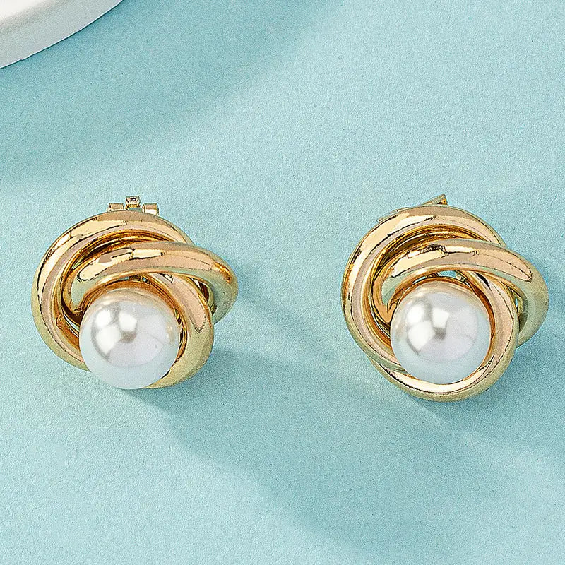 Women’s Fashion Artistic Complex Inlaid Pearl Earrings