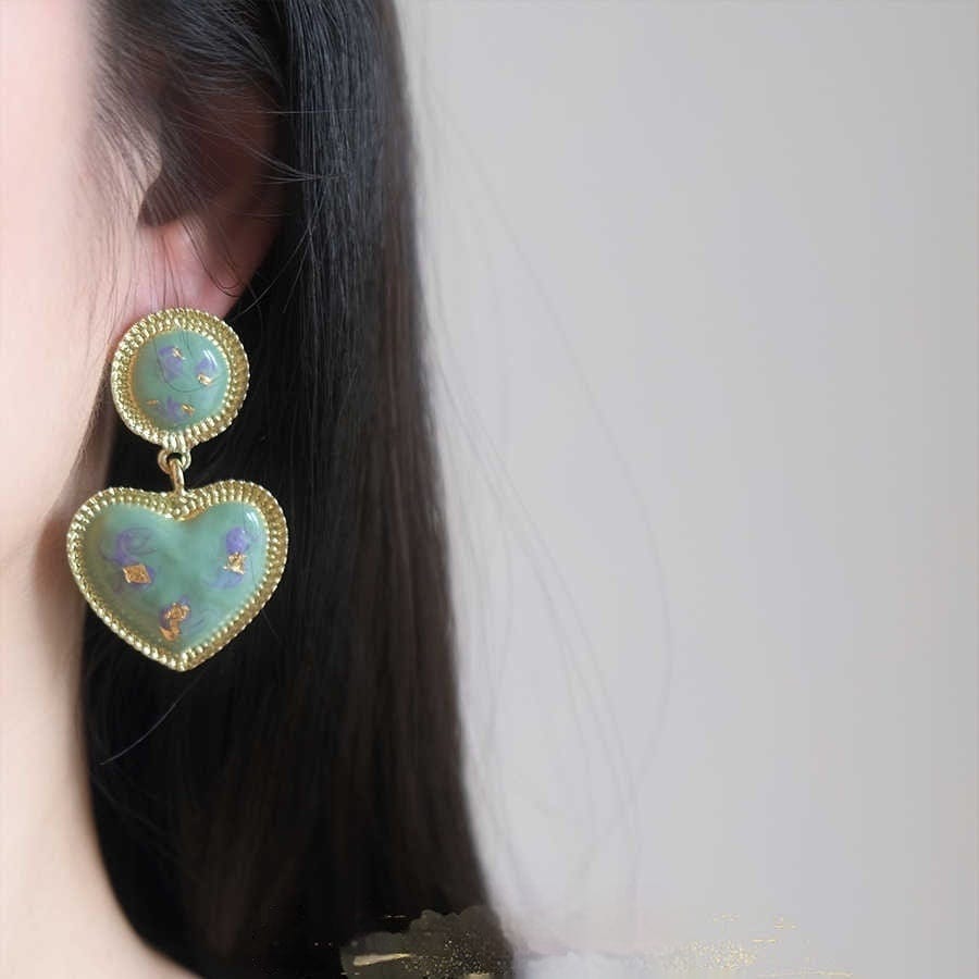 Romantic Exquisite French Retro Green Heart Stud Earrings - Norellé