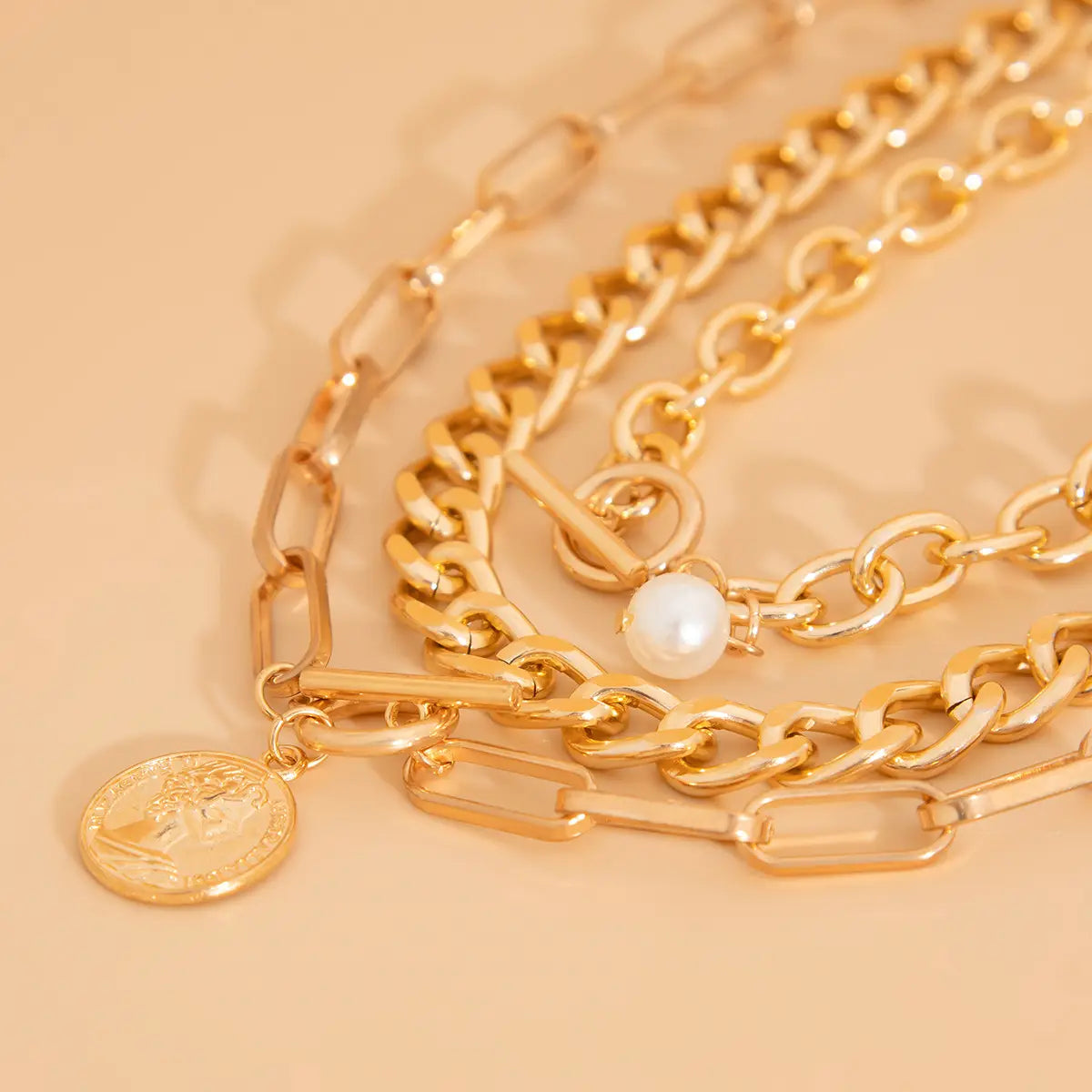 Vintage Ins Portrait Pendant Necklace Suit