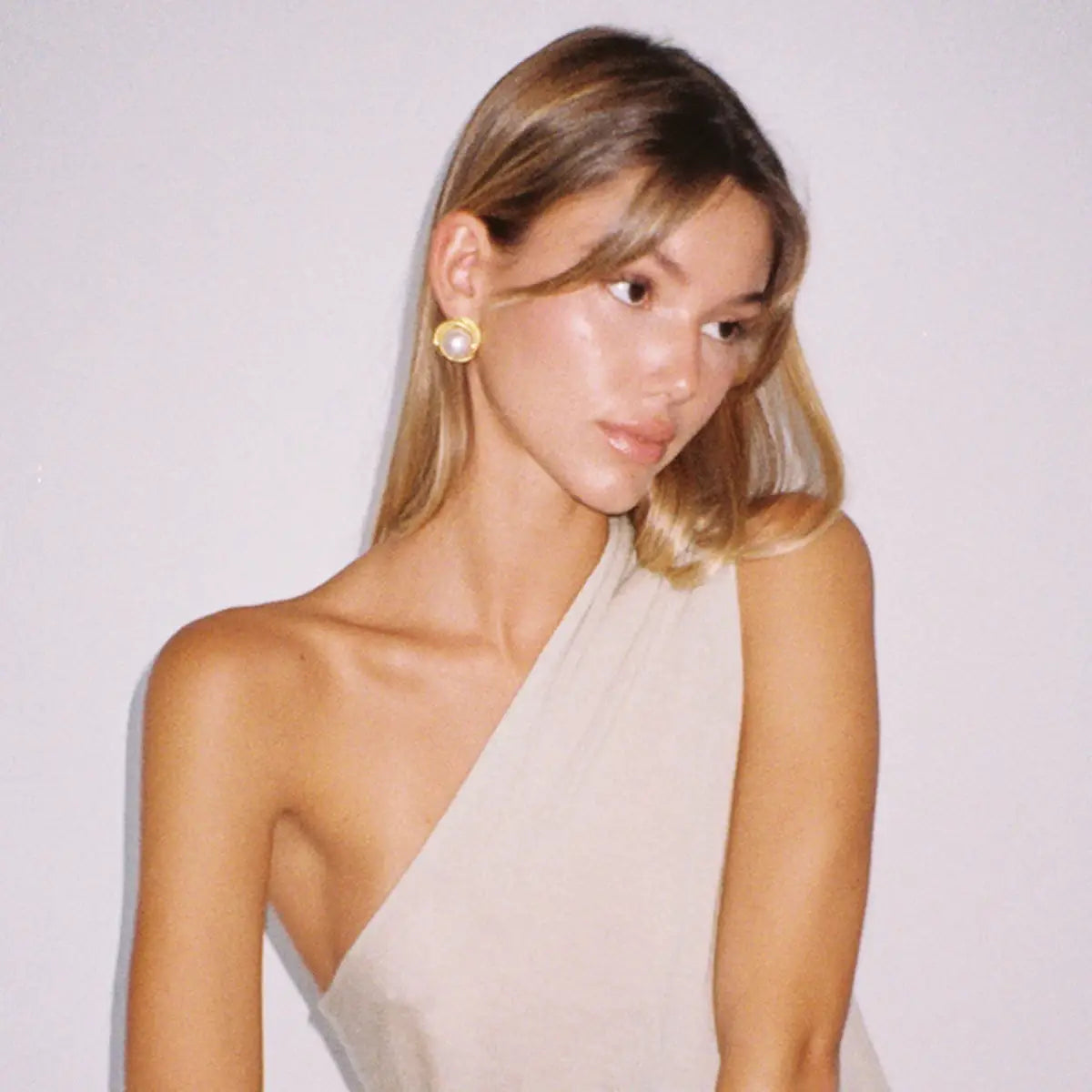 Vintage Round Stainless Steel Pearl Stud Earrings