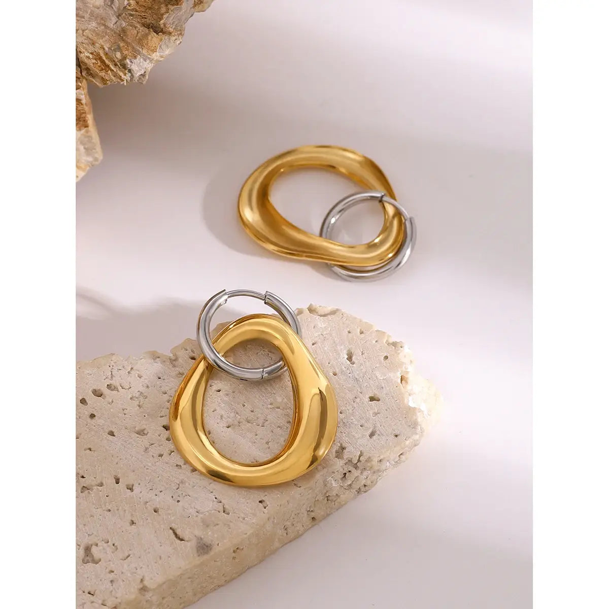 Minimalist Irregular Hollow Pendant Round Color Matching Ear Clip Earrings