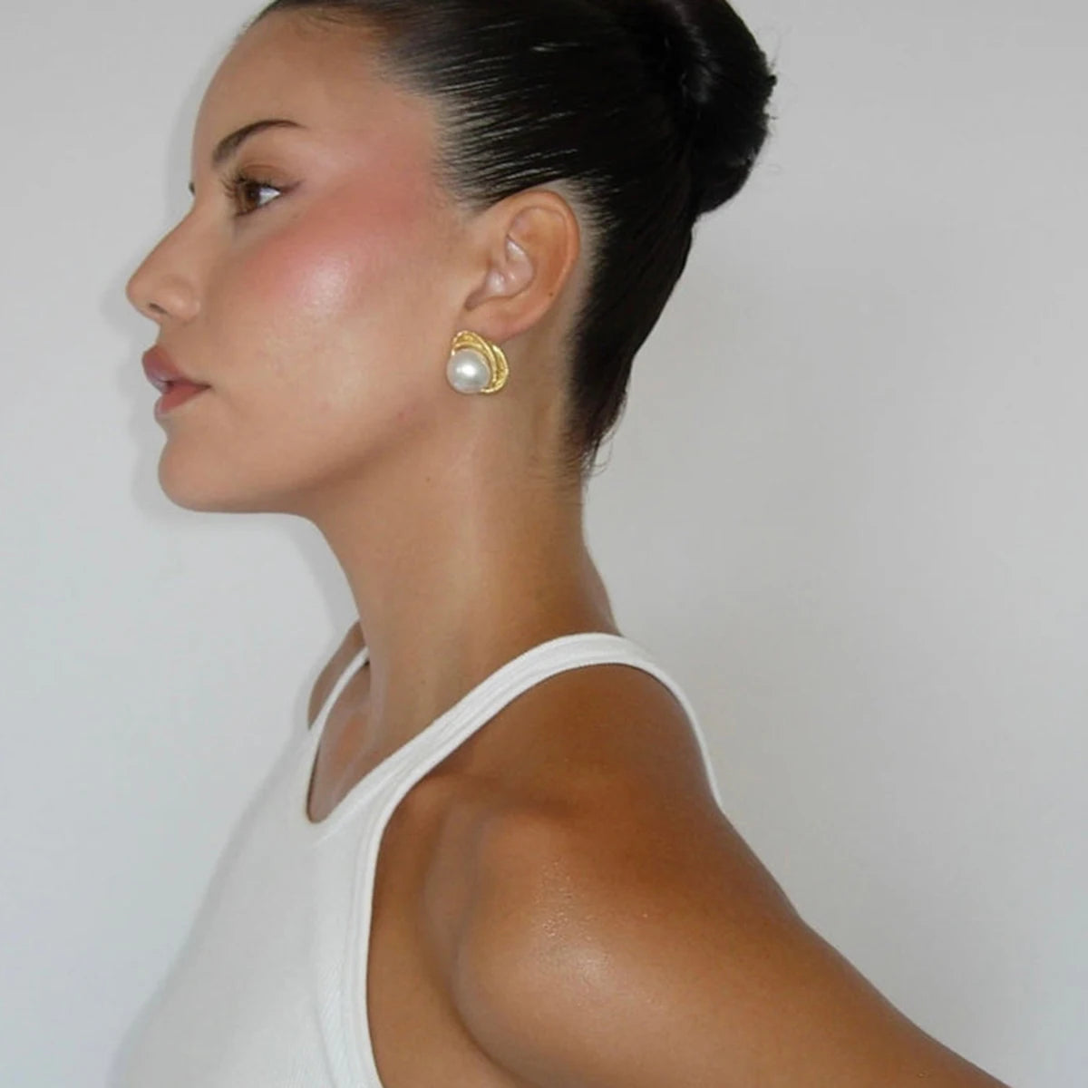 Vintage Round Stainless Steel Pearl Stud Earrings