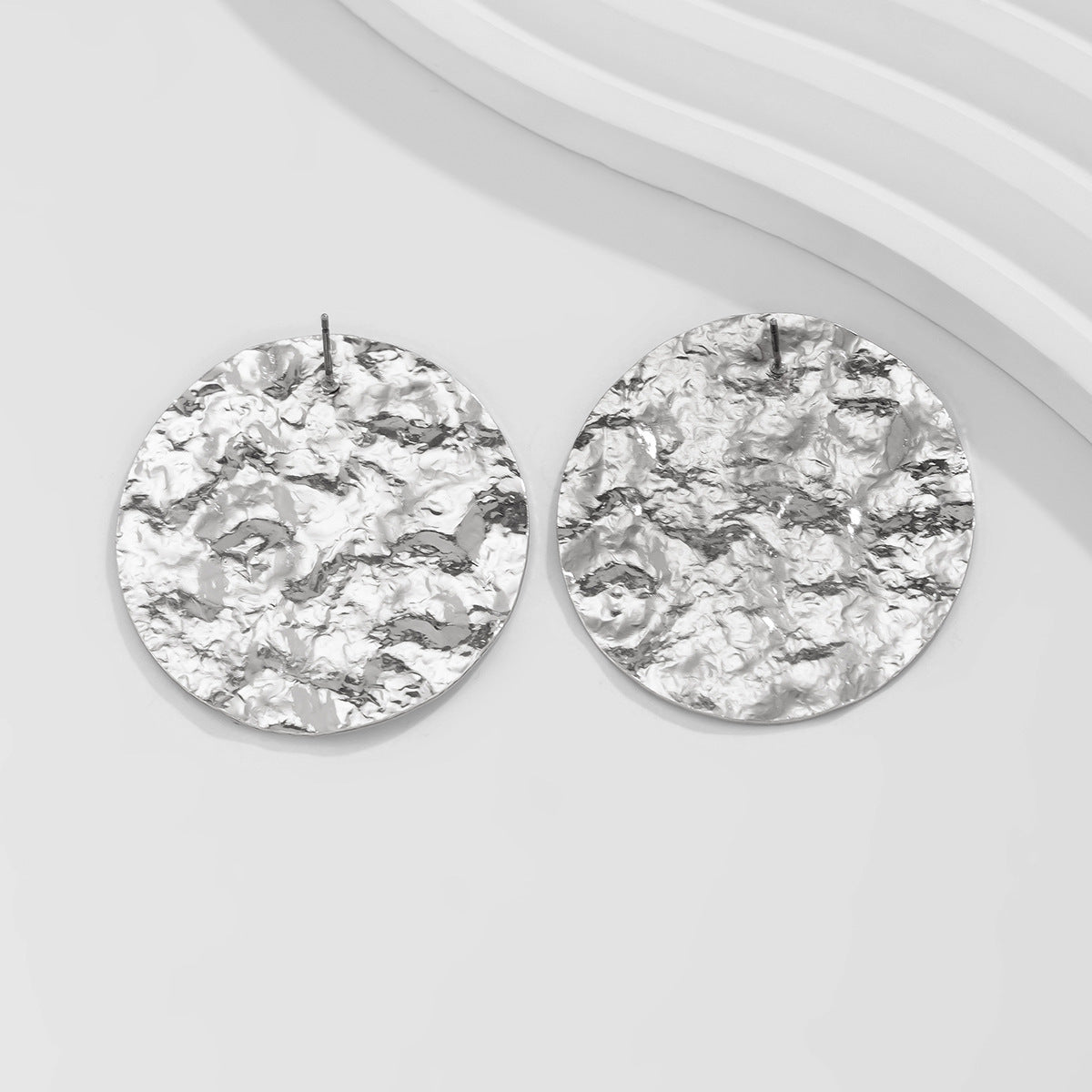 Ornament Exaggerated Corrugated Hemp Surface Round Studs - Norellé