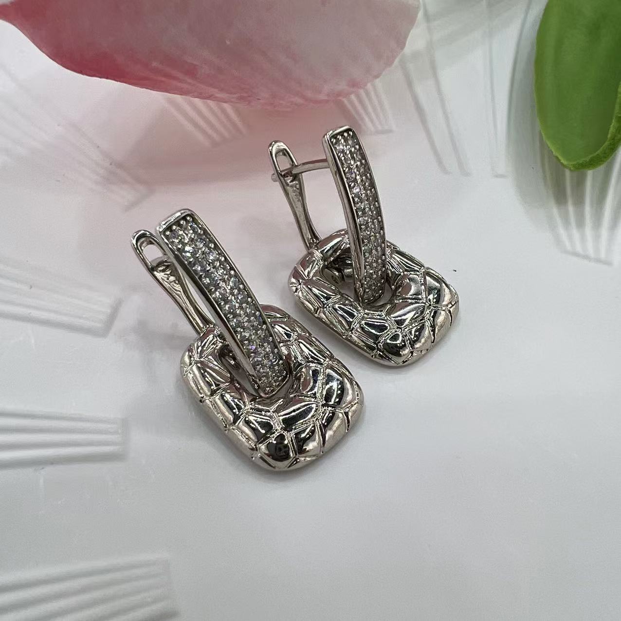 Creative Pure Copper Gold Plated Ear Clip Sterling Silver Needle - Norellé