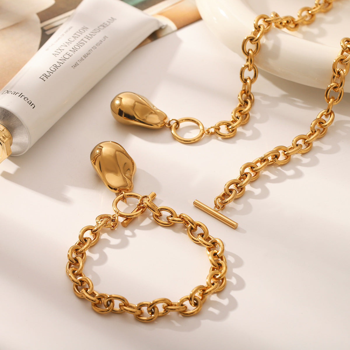 Retro Stainless Steel OT Buckle Gold-plated Necklace Women's Simple High-end Sense - Norellé