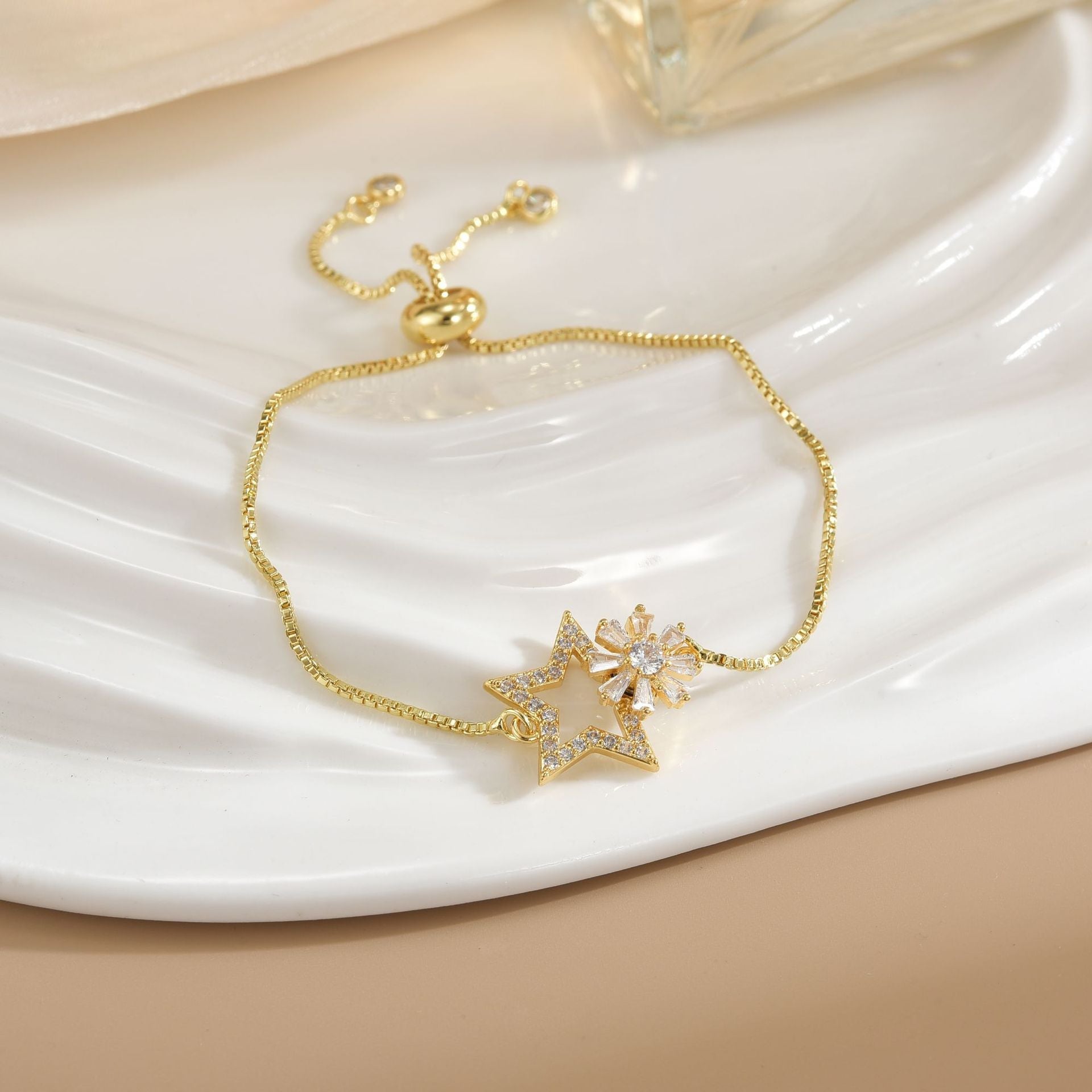 Simple Rotatable Flower Color-preserving Pure Copper Gold-plated Bracelet - Norellé