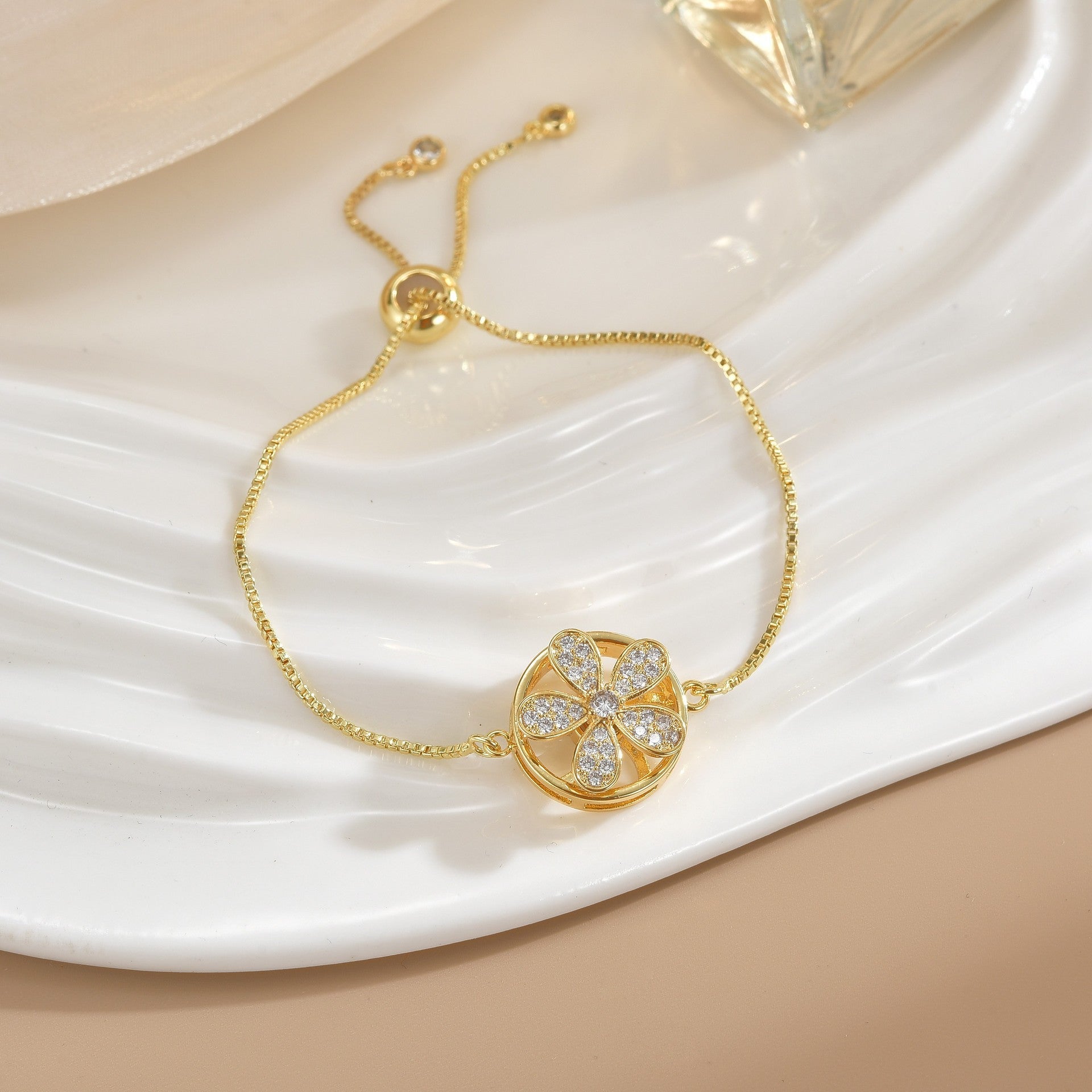 Simple Rotatable Flower Color-preserving Pure Copper Gold-plated Bracelet - Norellé