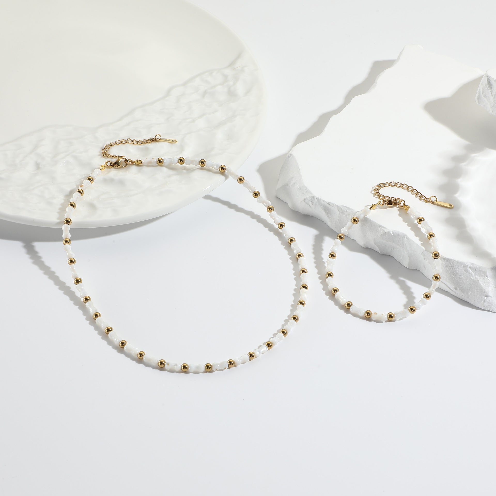 New Special-interest Design Stainless Steel Golden Balls Spacer Bone Joint Shell Beads Women's Fashion Necklace - Norellé