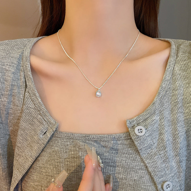 Light Luxury Drop-shaped Zircon Necklace Women's High-grade Super Flash Clavicle Chain - Norellé