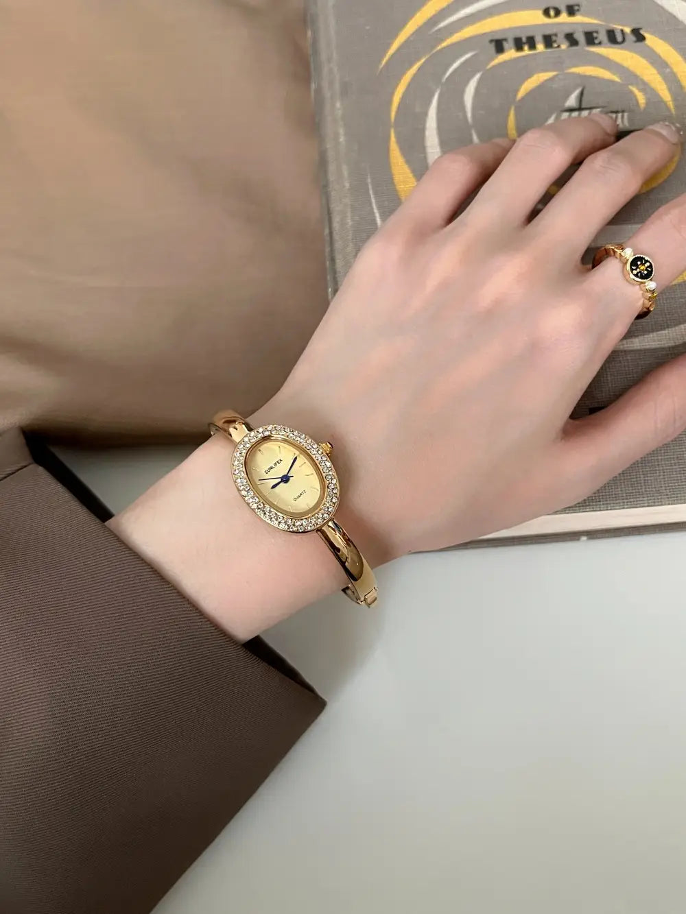 Women Quartz Watch Roman Numerals Vintage Simple Oval Clock Stainless Steel