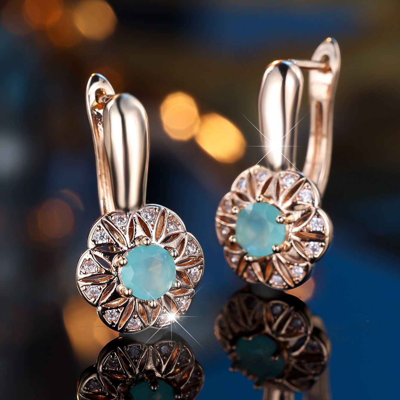 Round BW1 Diamond Edge White Diamond Hollow Flower Ear Clips - Norellé