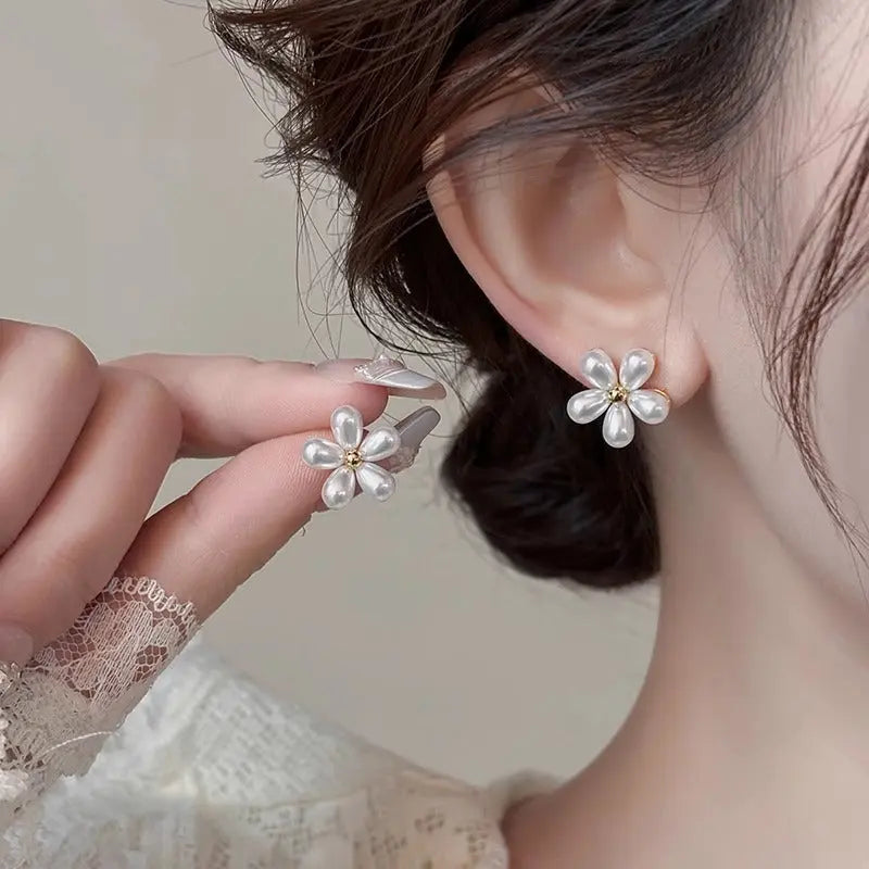 Korean Style Small Exquisite Cute Style Little Flower Pearl Stud Earrings - Norellé