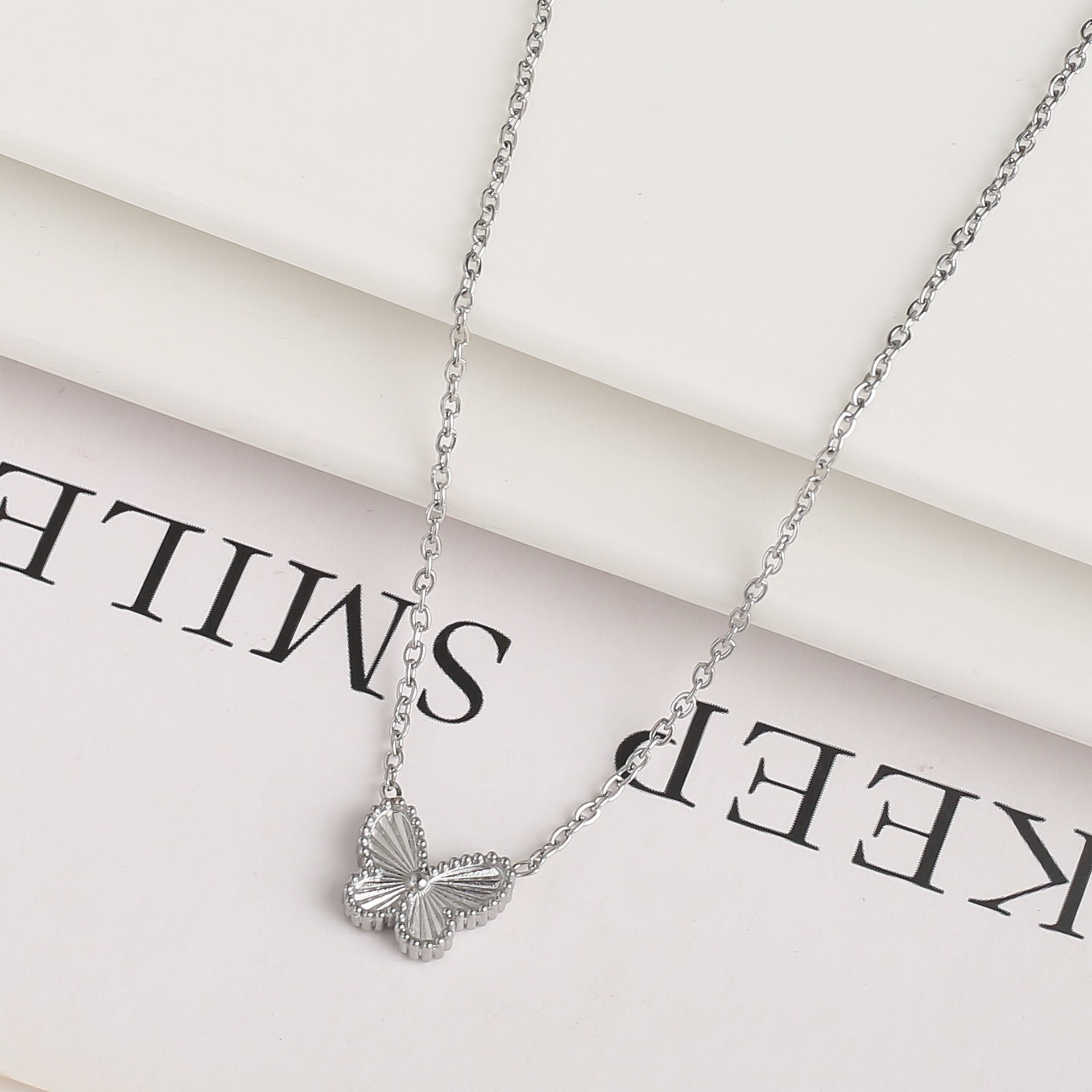 Simple Fashion Personality Temperament Butterfly Necklace - Norellé