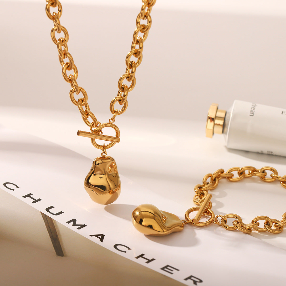 Retro Stainless Steel OT Buckle Gold-plated Necklace Women's Simple High-end Sense - Norellé