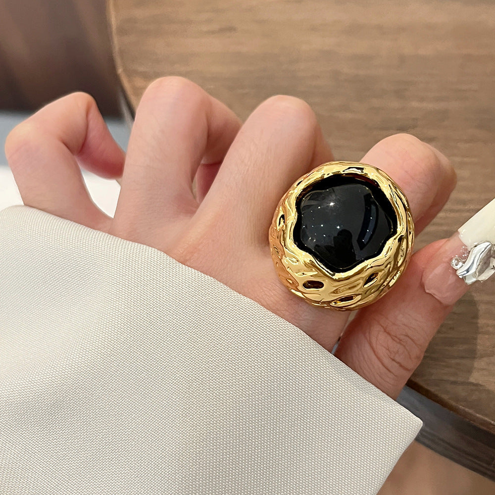 Antique Round Texture Hollow Inlaid Natural Stone Ring - Norellé
