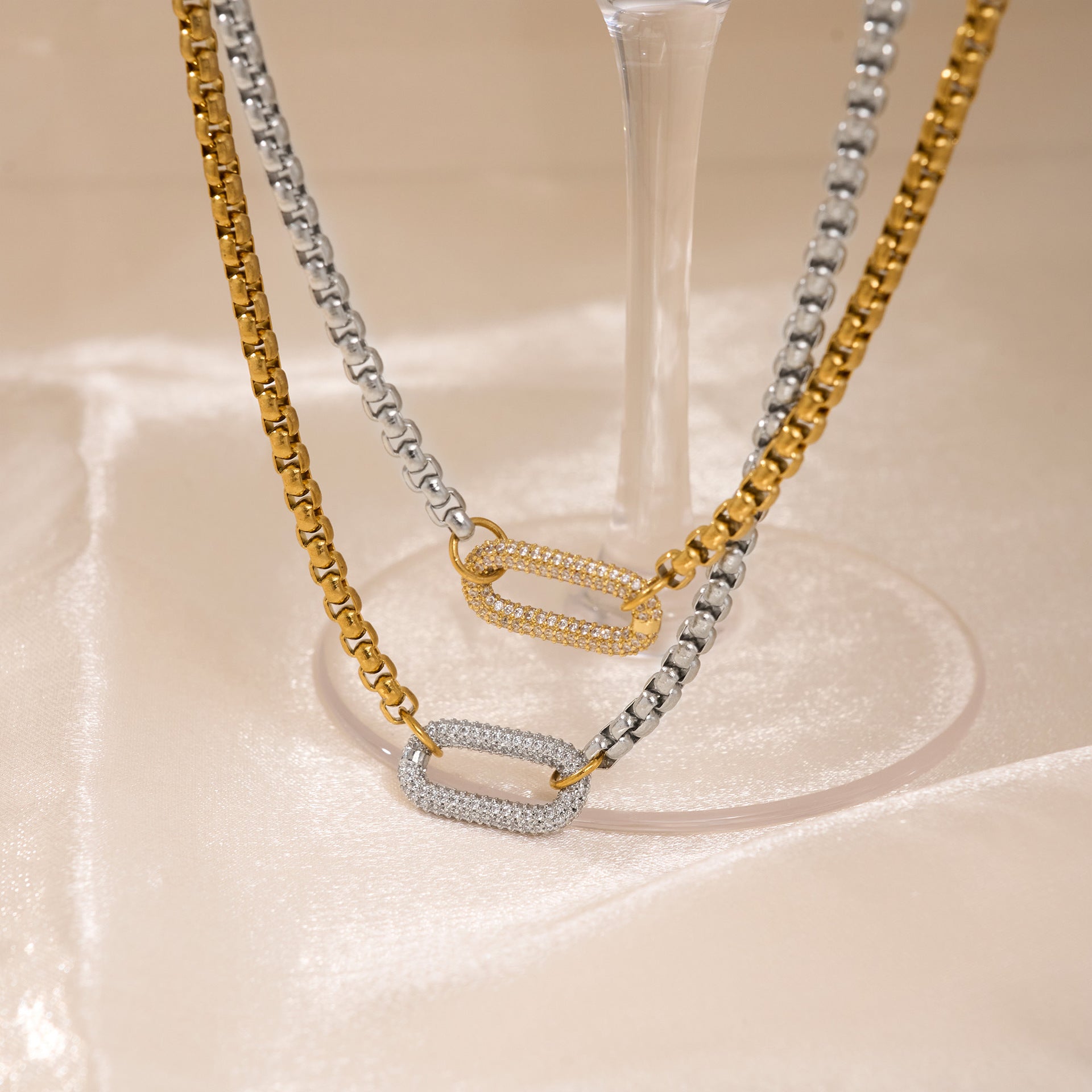 Electroplated Titanium Steel U-shaped Pendant Necklace - Norellé