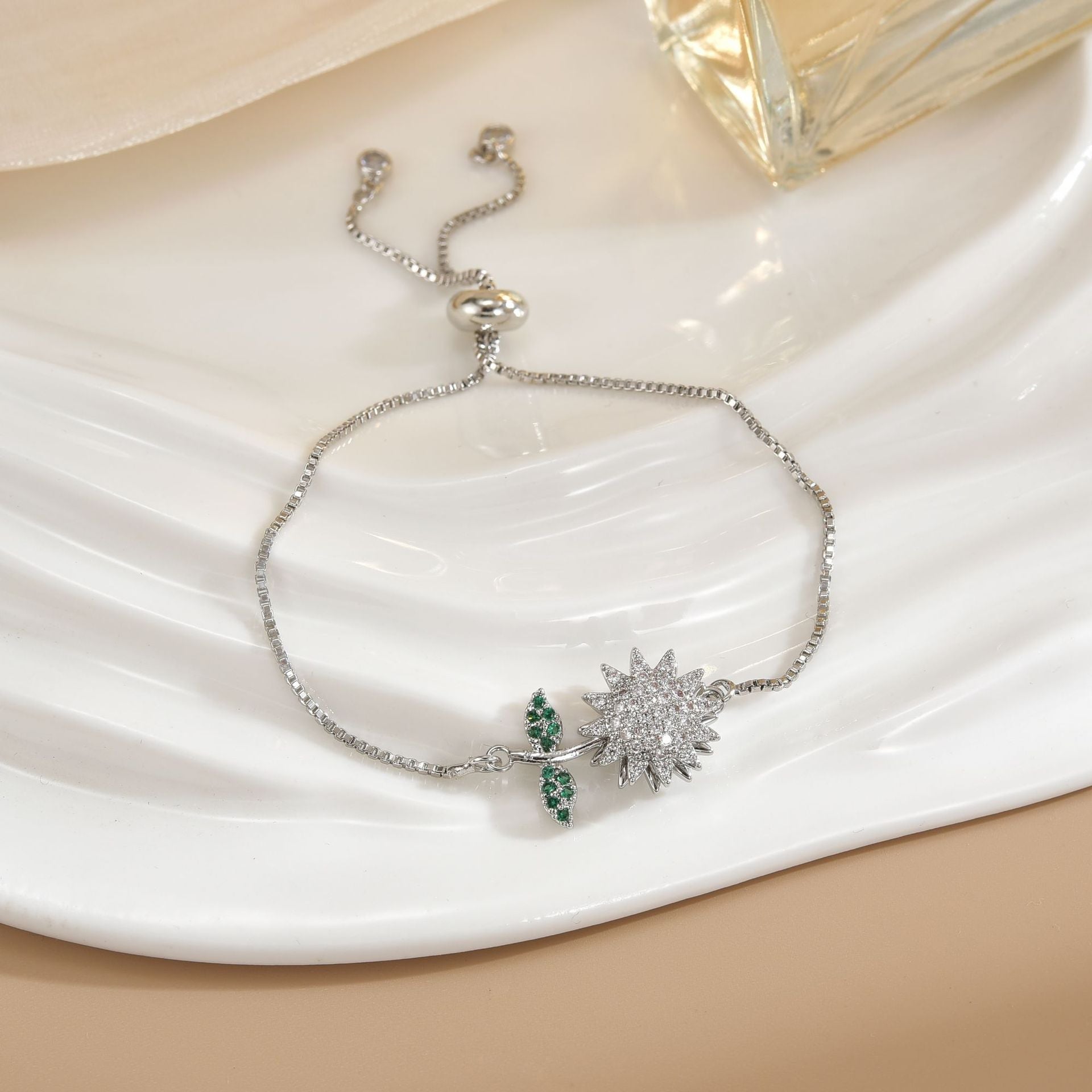 Simple Rotatable Flower Color-preserving Pure Copper Gold-plated Bracelet - Norellé