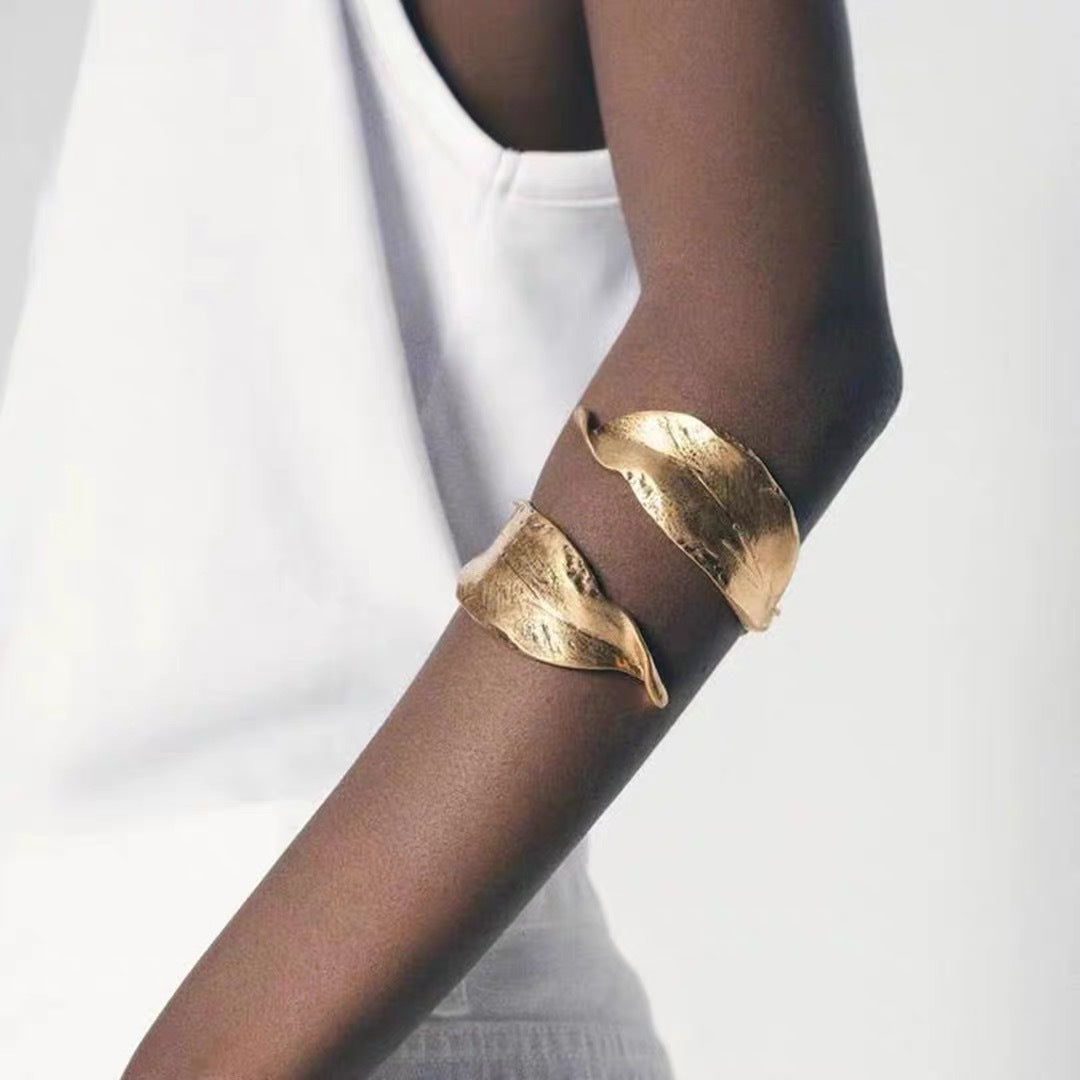 Niche Design Thorns Winding Metal Leaf Shape Open-ended Bracelet - Norellé