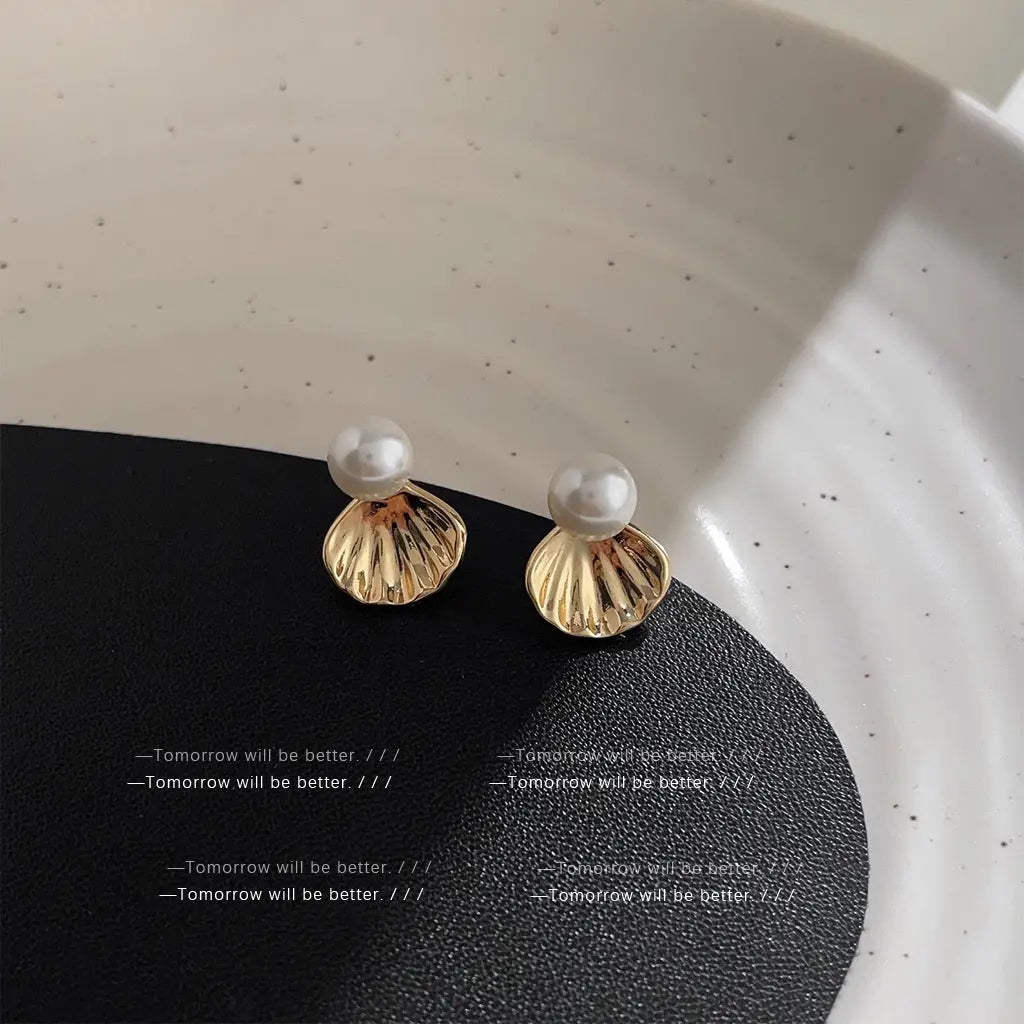 Light Luxury Shell Simple Temperament Pearl Earrings - Norellé