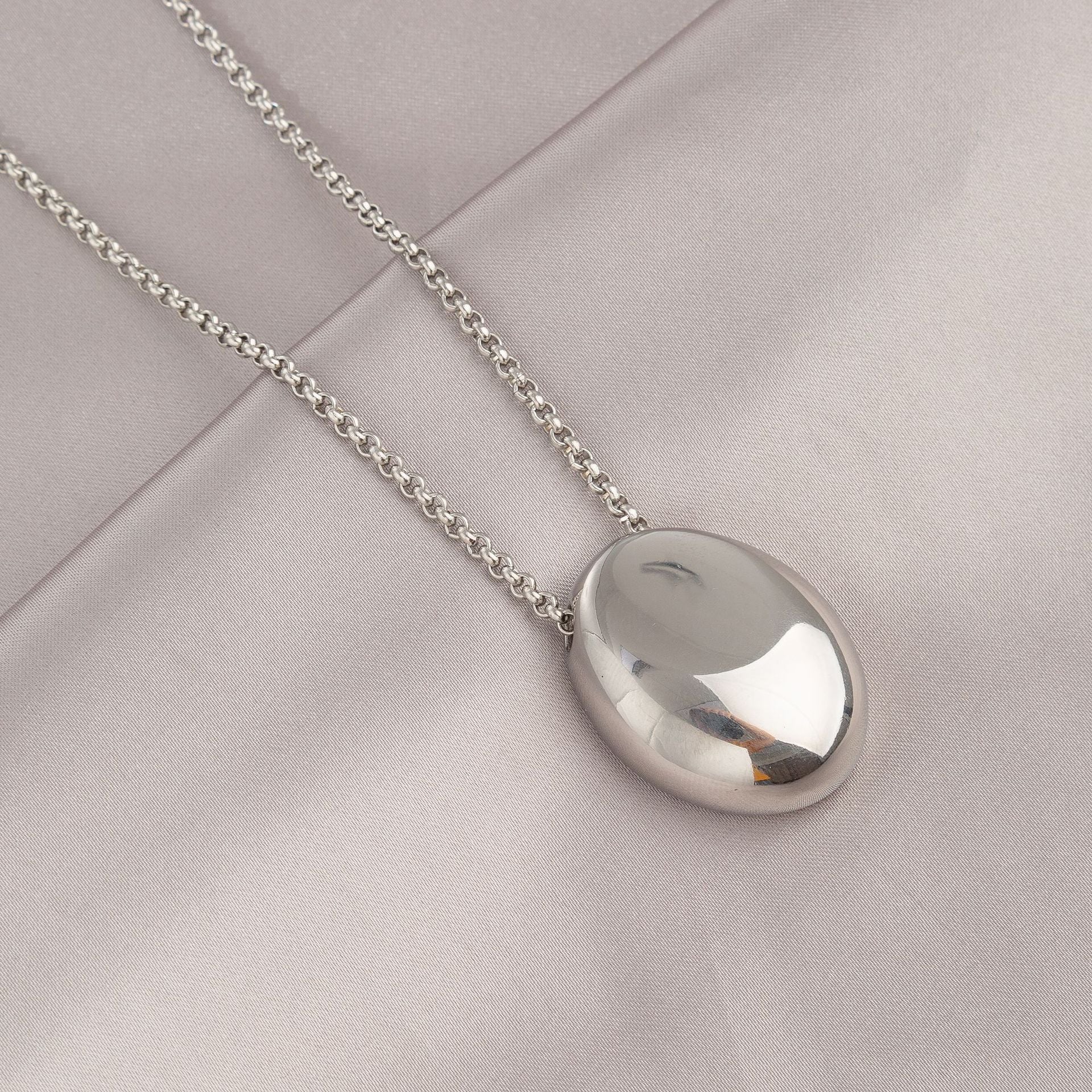 Titanium Steel Oval Pendant Necklace For Women Light Luxury Minority - Norellé