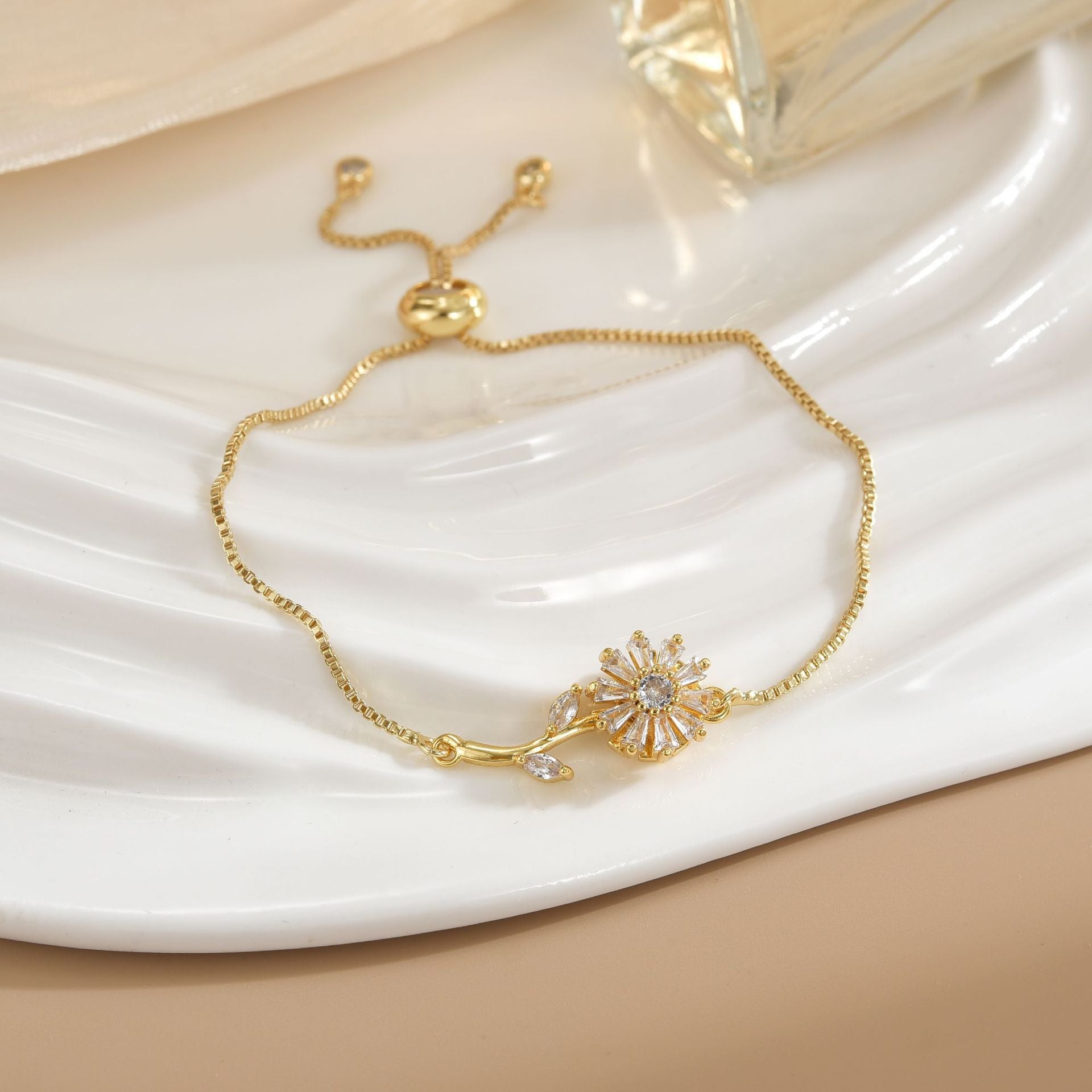 Simple Rotatable Flower Color-preserving Pure Copper Gold-plated Bracelet - Norellé