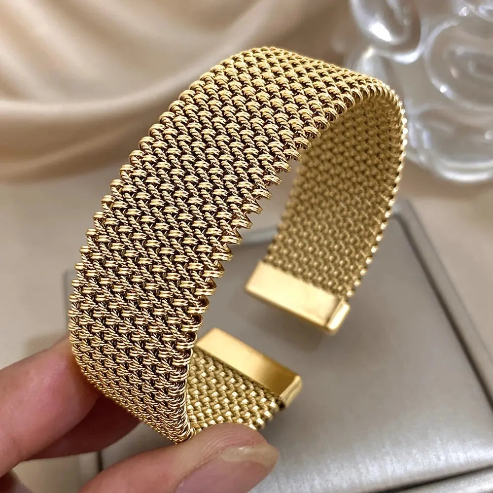 Women's Wire Embossed Titanium Steel Bracelet - Norellé