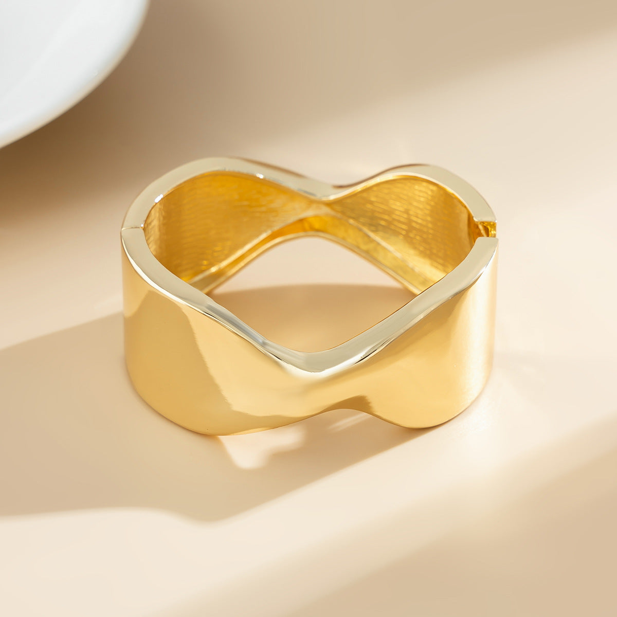 Exaggerated Glossy Square Notched Irregular Bracelet - Norellé