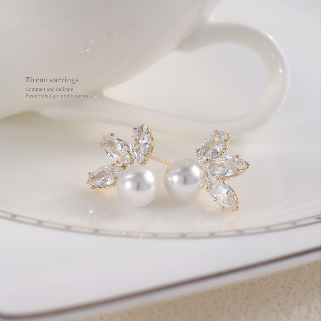 925 High-grade Three-petal Zircon Leaf Earrings - Norellé