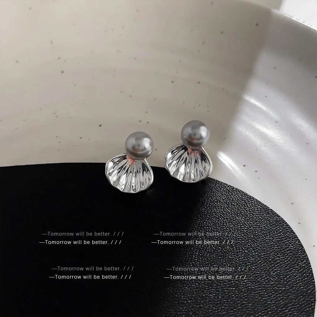 Light Luxury Shell Simple Temperament Pearl Earrings - Norellé