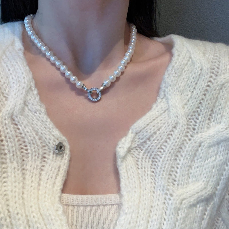 Retro Micro-inlaid Round Buckle Pearl Short Necklace - Norellé
