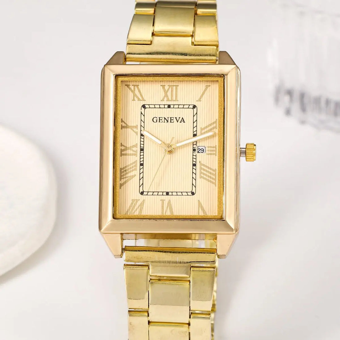 Retro Simple Stylish Square Dial Calendar Quartz Watch - Norellé