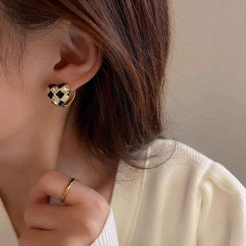 Women's Fashion Best-seller Heart-shaped Plaid Stud Earrings - Norellé