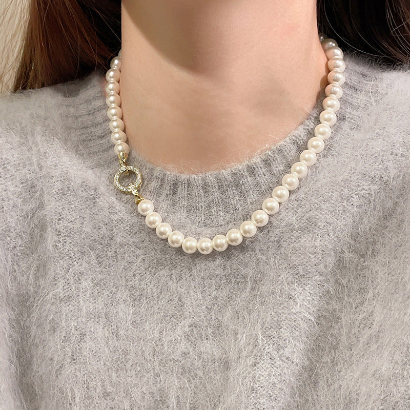Retro Micro-inlaid Round Buckle Pearl Short Necklace - Norellé