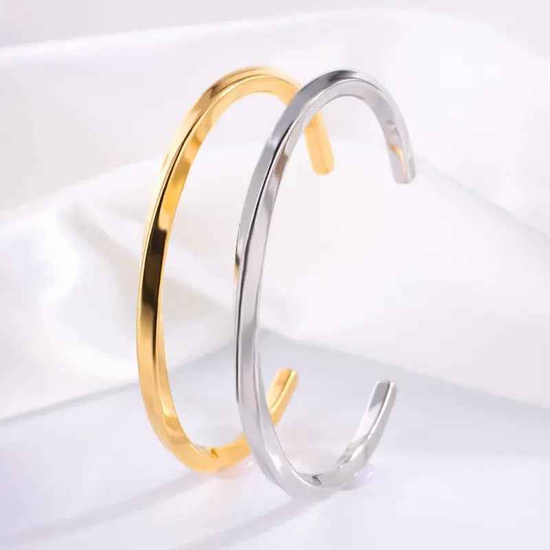 Mobius Silver Bracelet For Women - Norellé