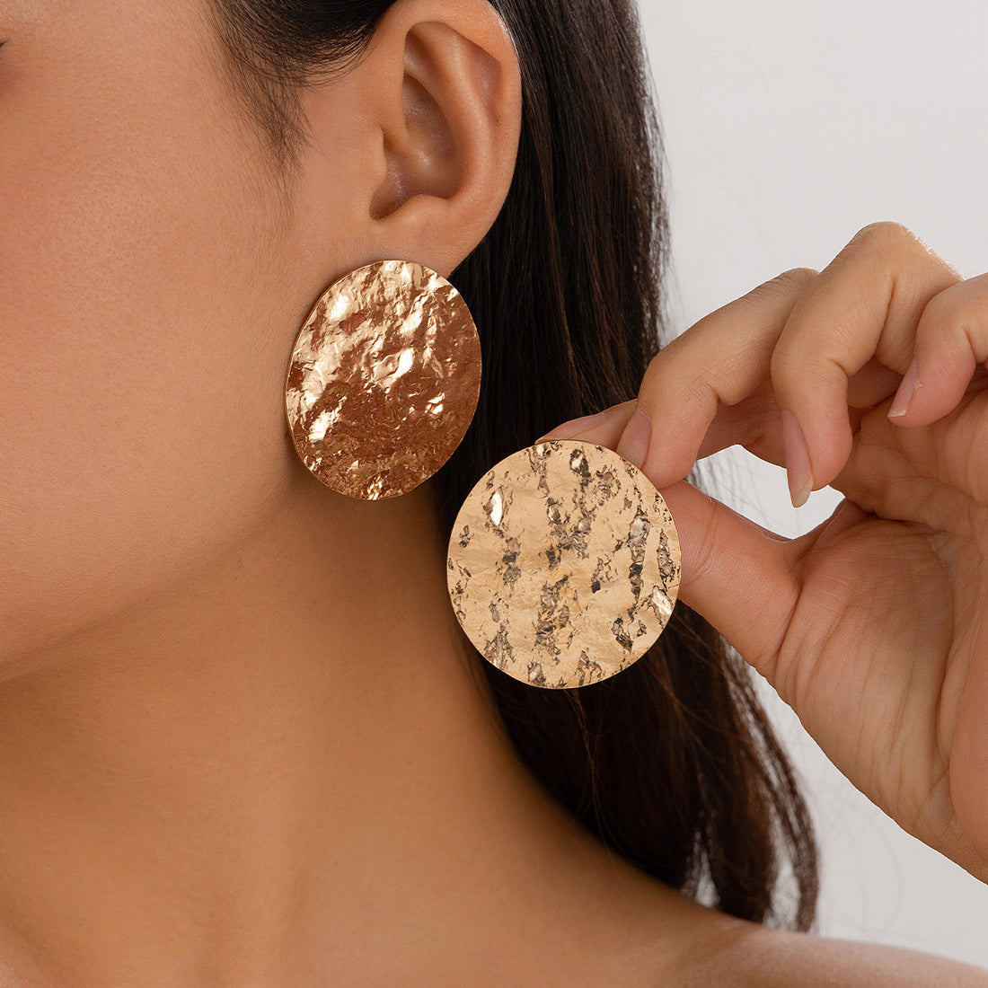 Ornament Exaggerated Corrugated Hemp Surface Round Studs - Norellé