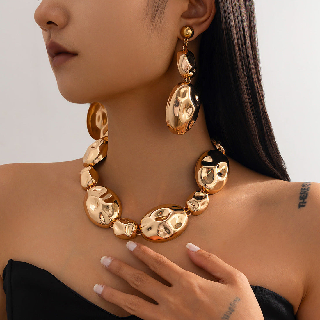 Exaggerated Glossy Pleated Necklace Fashion Irregular - Norellé