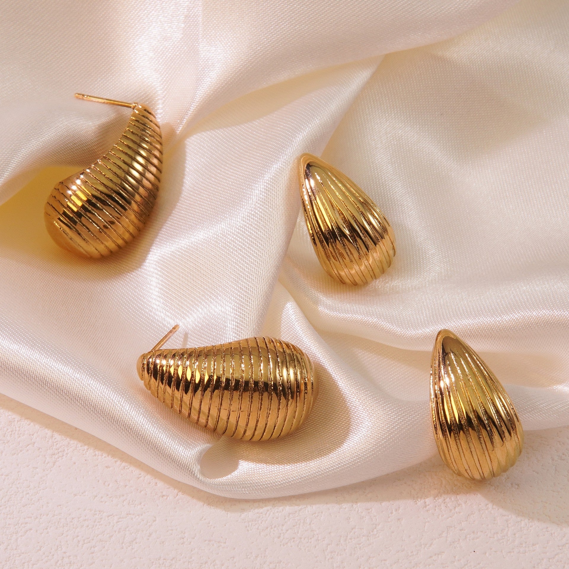 Exaggerated Advanced 18K Gold Stripes Water Drop Ear Studs Personality - Norellé