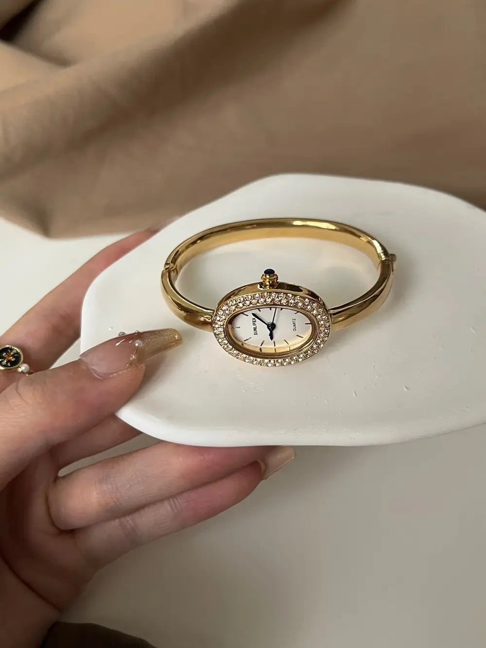 Women Quartz Watch Roman Numerals Vintage Simple Oval Clock Stainless Steel