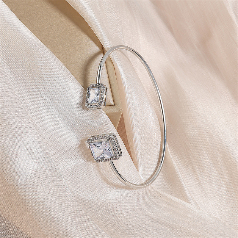 Women's Simple Bracelet Bracelet High-grade Water Drop Inlaid Women's Square Diamond - Norellé